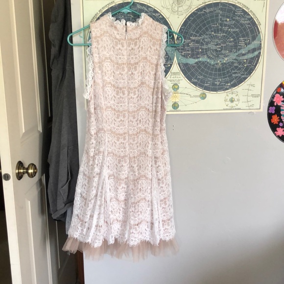 Formal lace dress - Picture 6 of 8